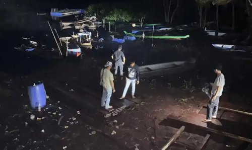 Polisi temukan puluhan kubik kayu tak bertuan diduga hasil ilegal loging.(foto: tribunpekanbaru.com)