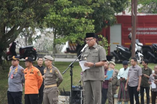 Bupati Kuansing, Suhardiman Amby wajibkan Satpol PP kuasai 180 Perda.(foto: ultra/halloriau.com)