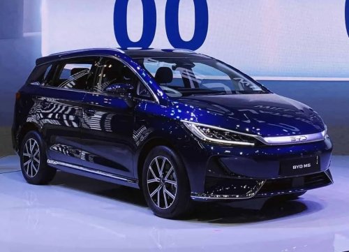 BYD M6 EV