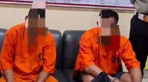 Dua pengedar narkoba di Bukit Kapur saat diamankan di Mapolres Dumai.(foto: tribunpekanbaru.com)