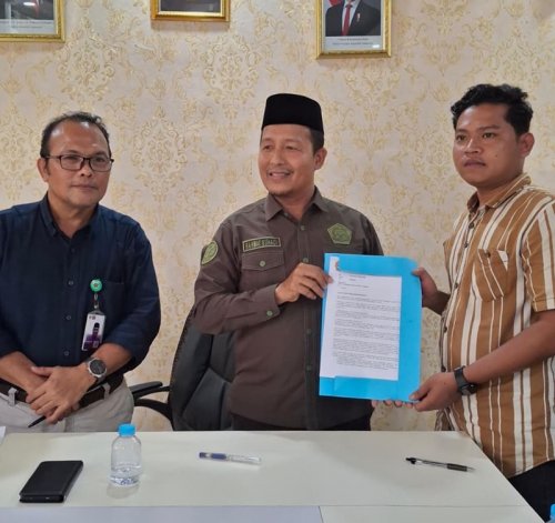 Aliansi Mahasiswa Pemerhati Hukum Provinsi Riau (AMPHR) mendatangi Kantor Wilayah (Kanwil) Kementerian Agama (Kemenag) Provinsi Riau, Rabu (15/7/2026).